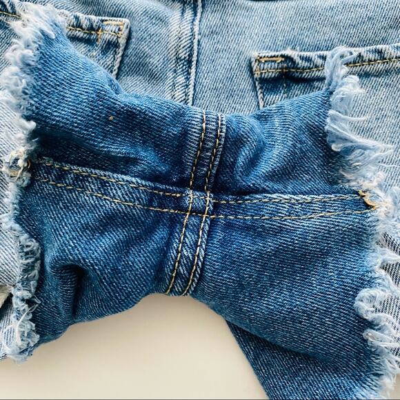 Hollister | Embroidered High-Rise Boyfriend Shorts 27 - Picture 2 of 8